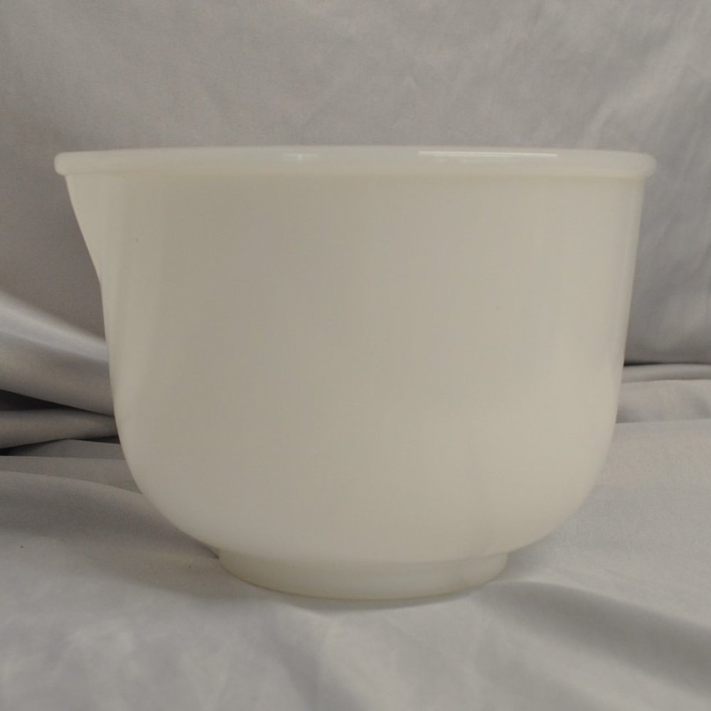 Glasbake 20 CJ mixing bowl SunBeam white spouted glass (38gw)